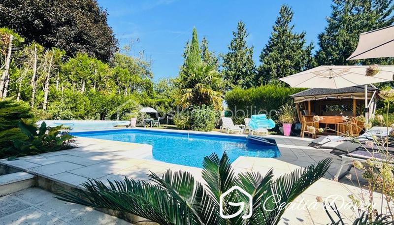 Propriété - 220 m² - 7 pièces