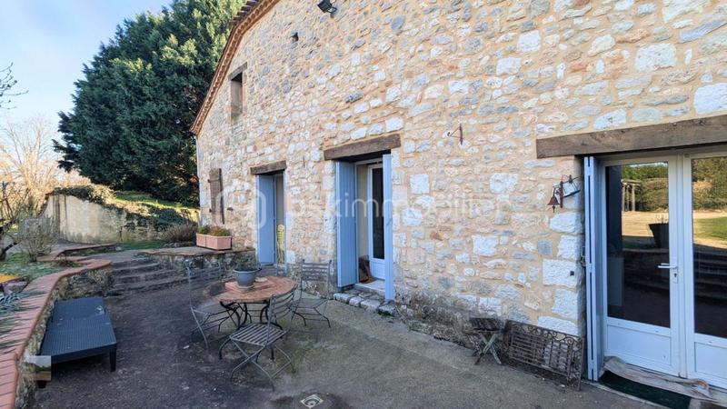 Maison - 300 m² - 6 pièces