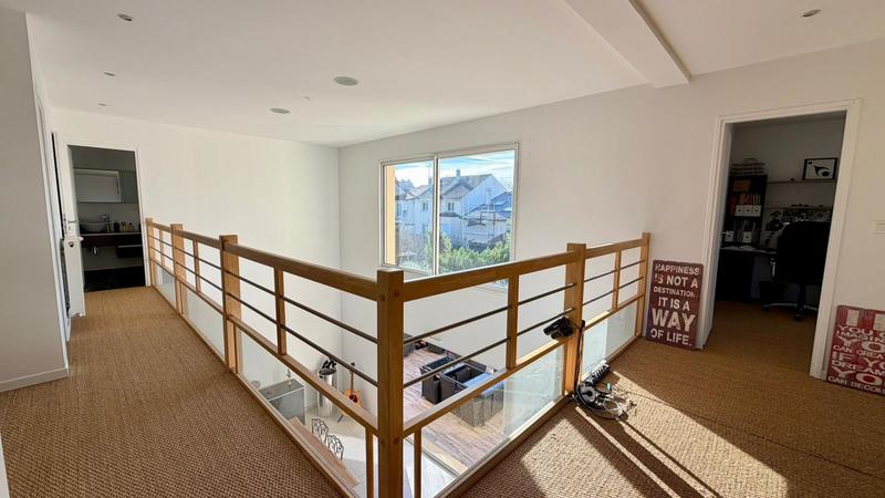 Maison - 261 m² - 6 pièces