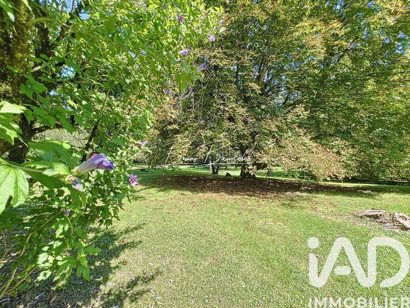 Maison - 239 m² - 8 pièces