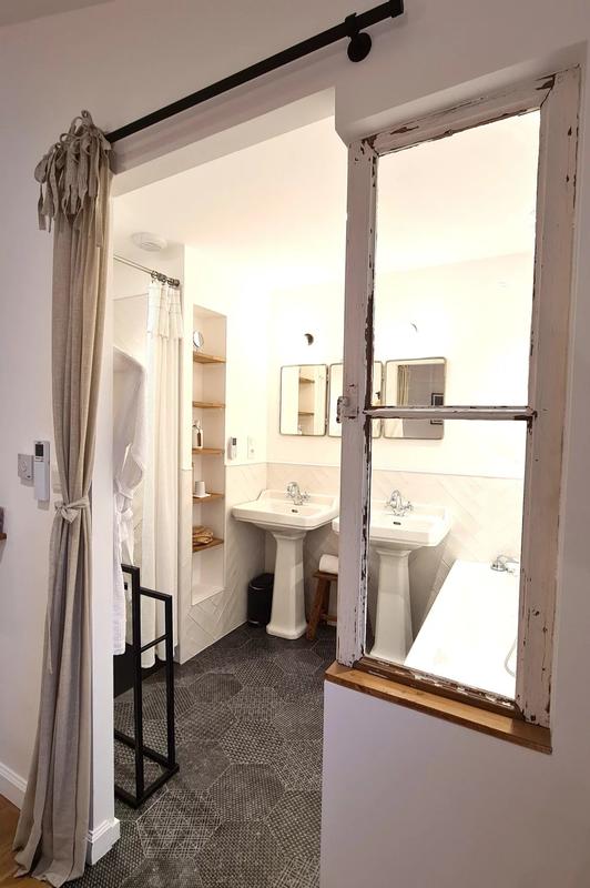 Maison traditionnelle - 260 m² - 10 pièces