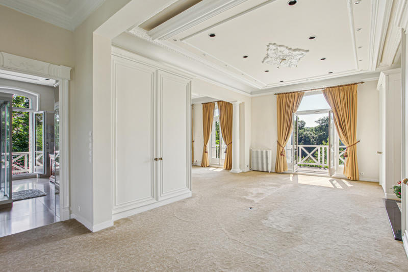 Maison - 425 m² - 11 pièces