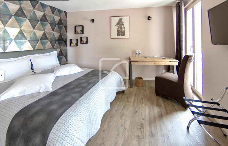 Maison - 320 m² - 11 pièces