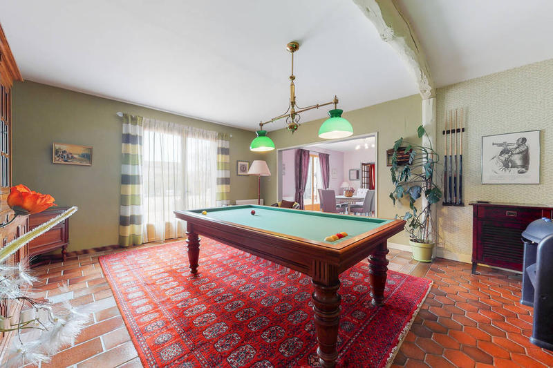 Maison - 239 m² - 11 pièces