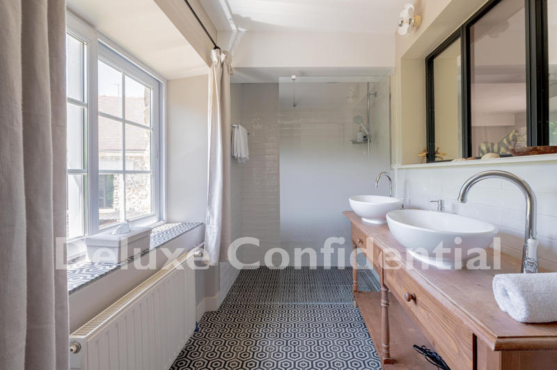 Maison - 900 m² - 20 pièces