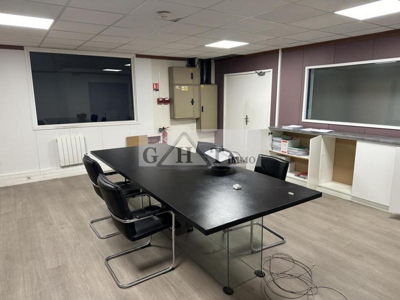 Entrepôt - 1 500 m²