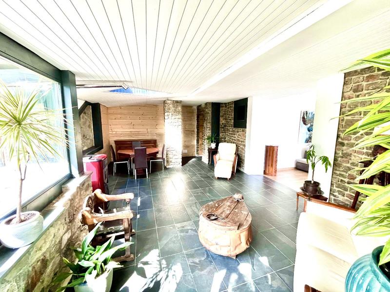 Maison - 475 m² - 8 pièces