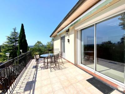 Maison - 215 m² - 6 pièces