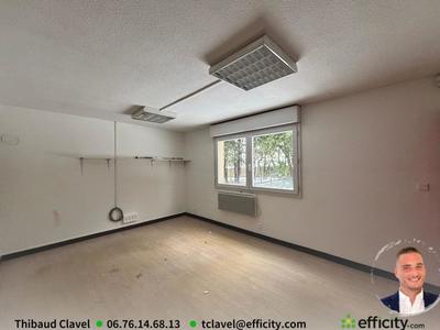 Entrepôt - 217 m² - 2 pièces