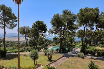 Appartement - 166 m² - 5 pièces