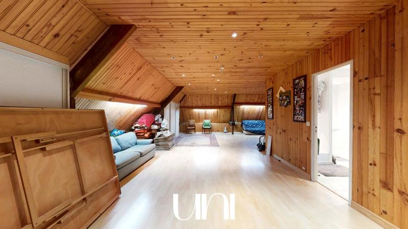 Maison - 270 m² - 8 pièces