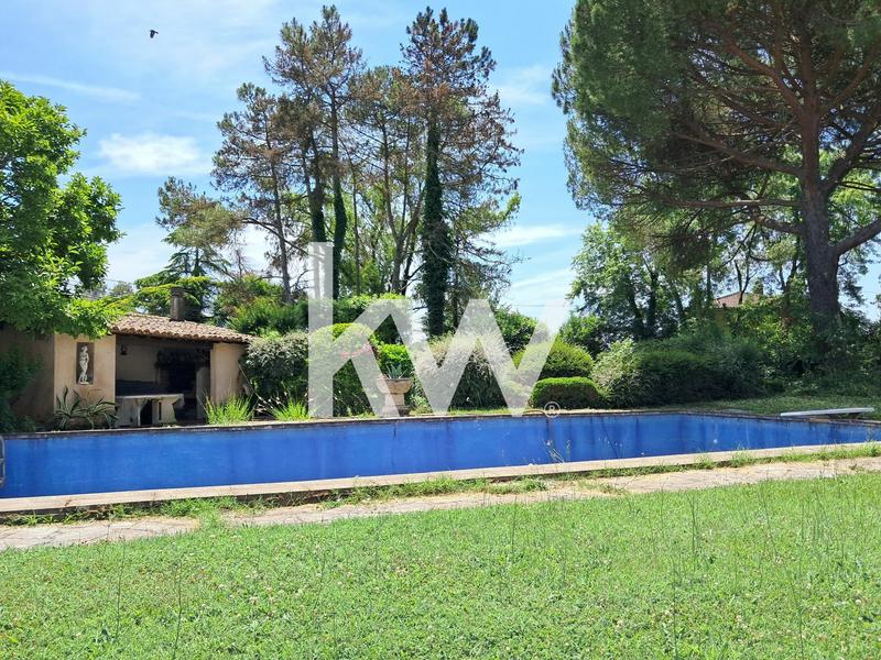 Maison - 381 m² - 10 pièces