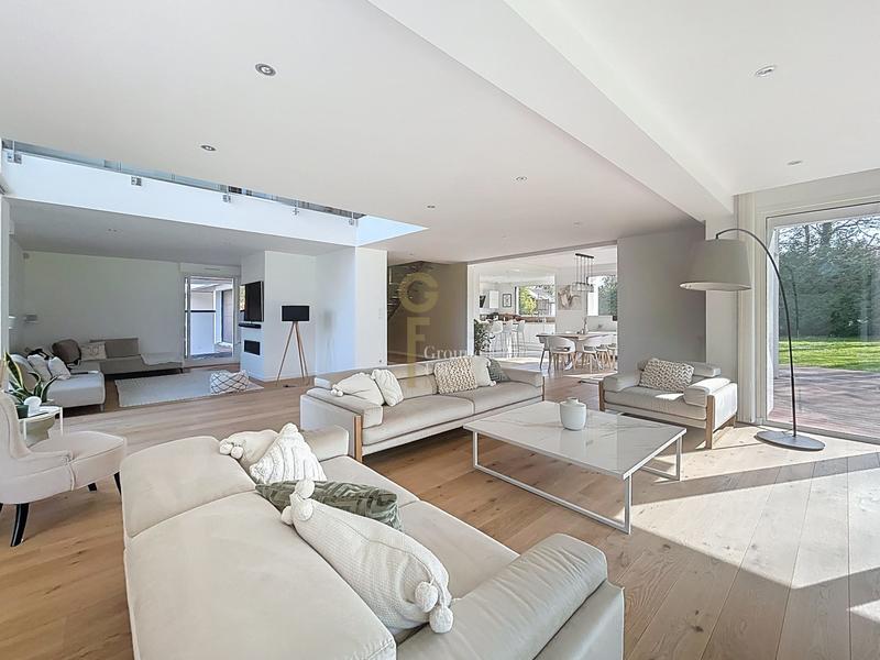 Maison - 296 m² - 8 pièces