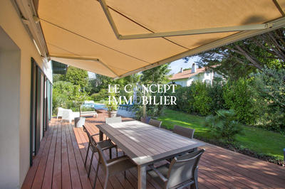 Villa - 215 m² - 8 pièces