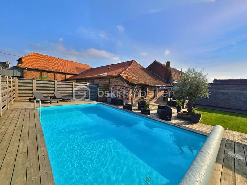 Propriété - 260 m² - 10 pièces