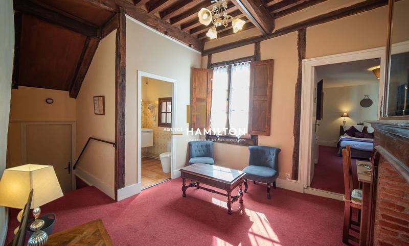 Demeure - 324 m² - 12 pièces