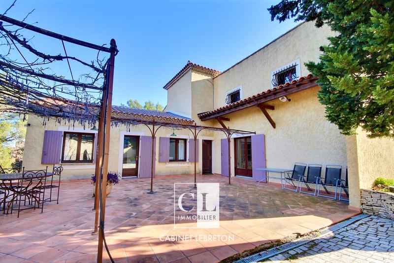 Villa - 419 m² - 6 pièces