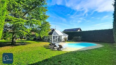 Maison - 228 m² - 7 pièces