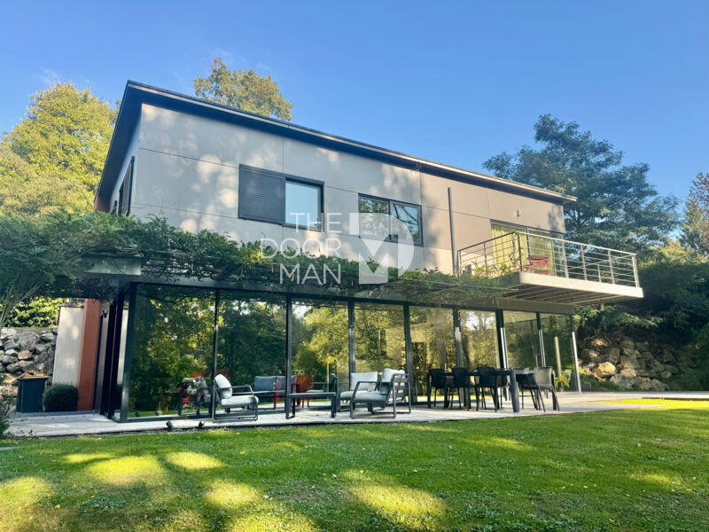 Maison - 239 m² - 7 pièces