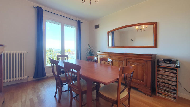 Maison - 221 m² - 6 pièces