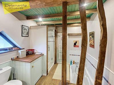 Maison - 222 m² - 8 pièces