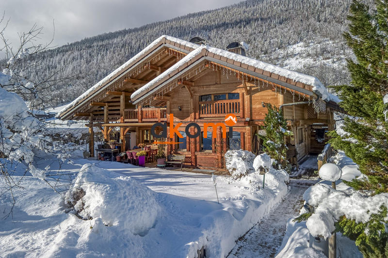 Châlet - 387 m² - 14 pièces