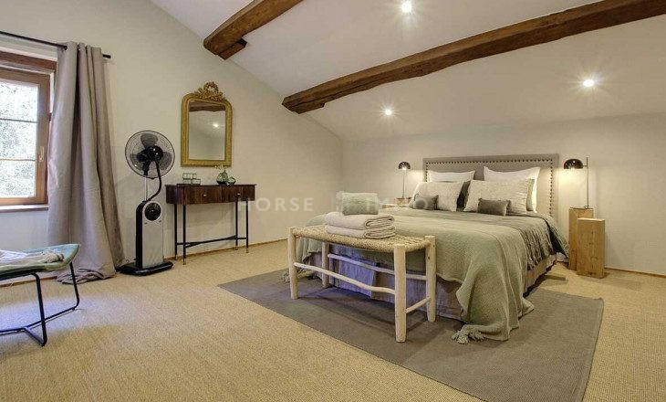 Propriété - 900 m² - 25 pièces