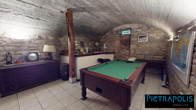 Maison - 251 m² - 9 pièces