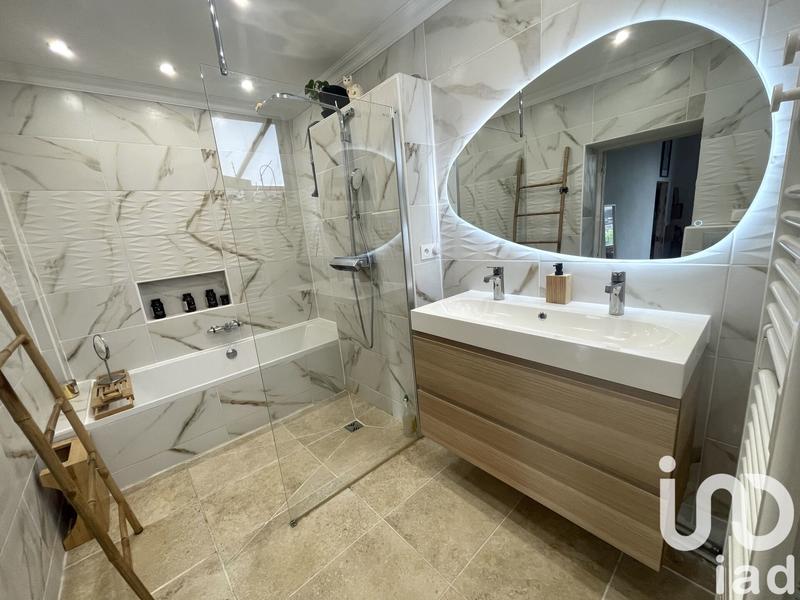 Maison - 248 m² - 10 pièces