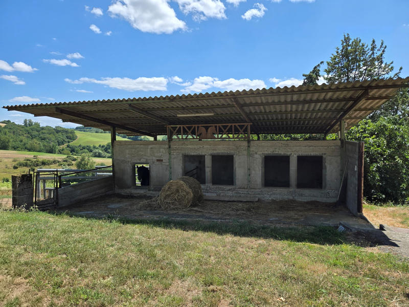 Local d'activités - 126 592 m²