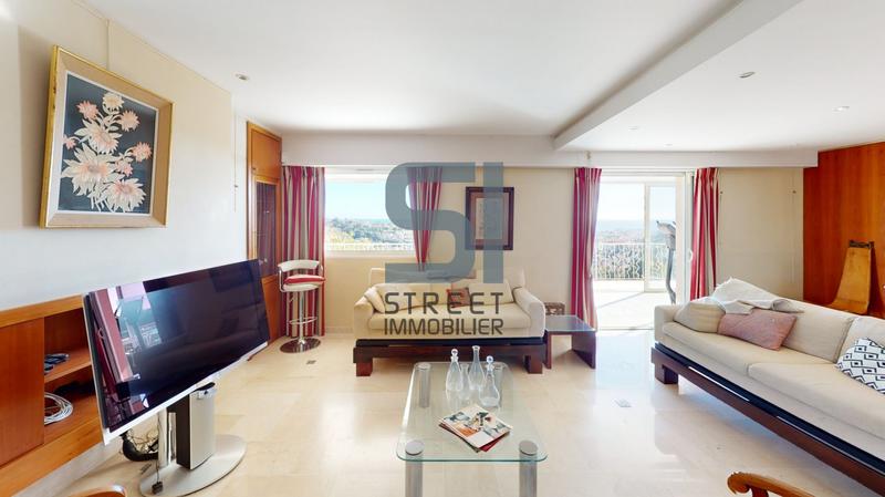 Maison - 408 m² - 8 pièces