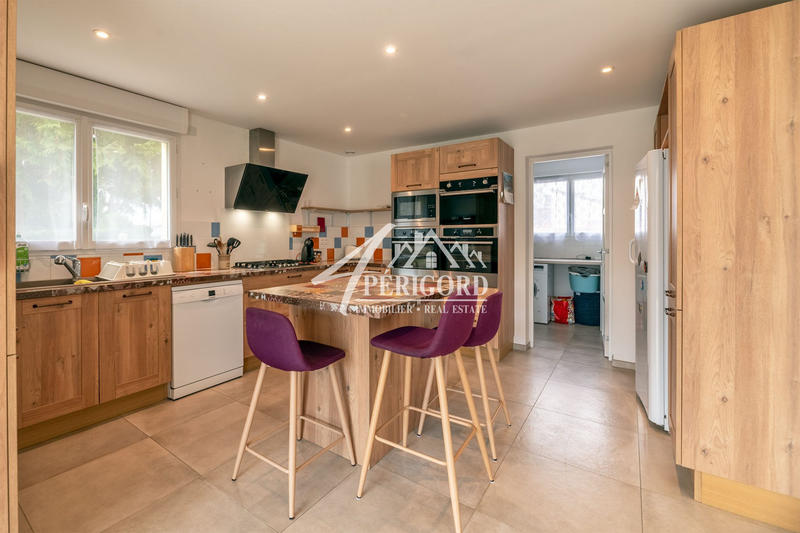 Maison contemporaine - 203 m² - 7 pièces