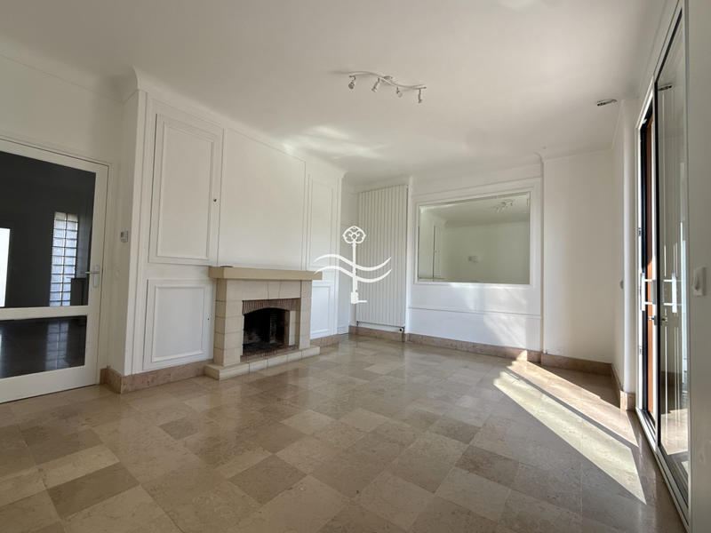 Maison - 219 m² - 7 pièces