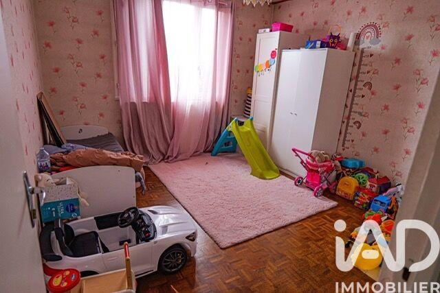 Maison - 240 m² - 8 pièces