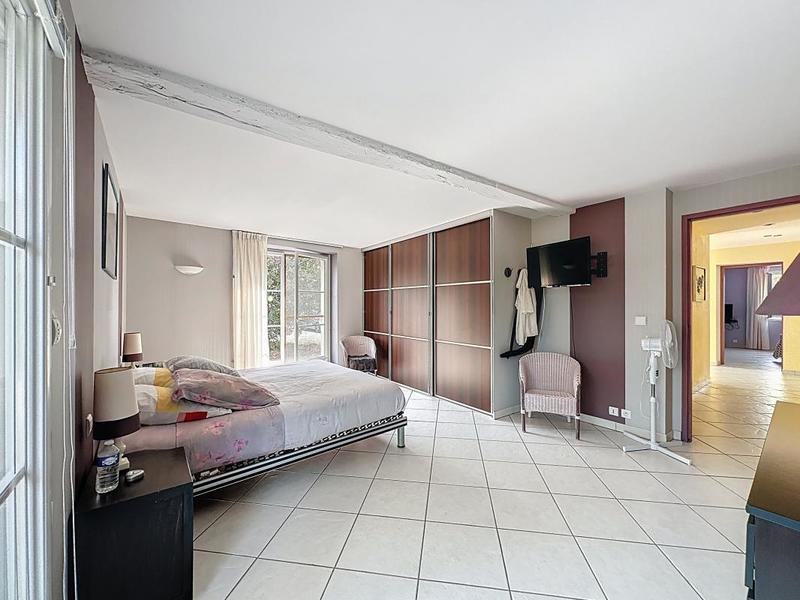 Maison en pierre - 232 m² - 7 pièces