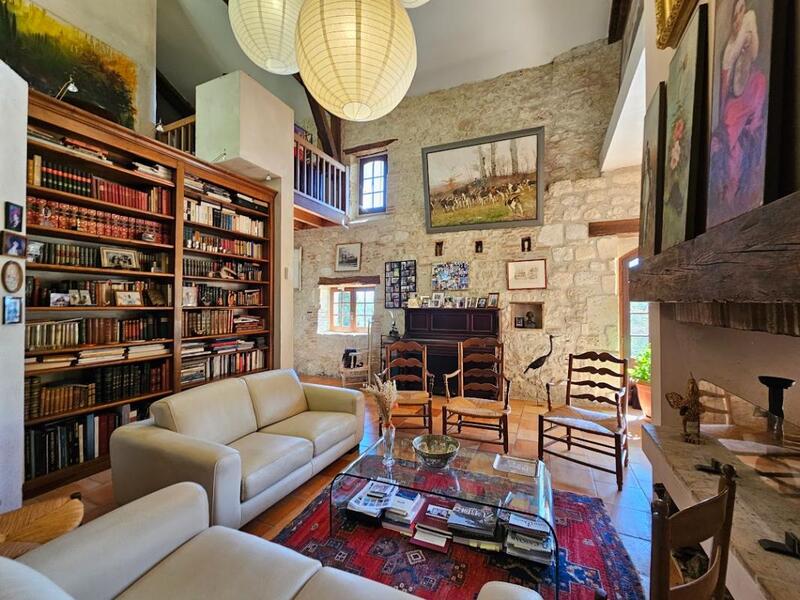 Maison - 335 m² - 10 pièces