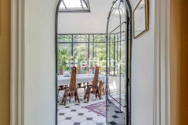 Maison - 434 m² - 10 pièces