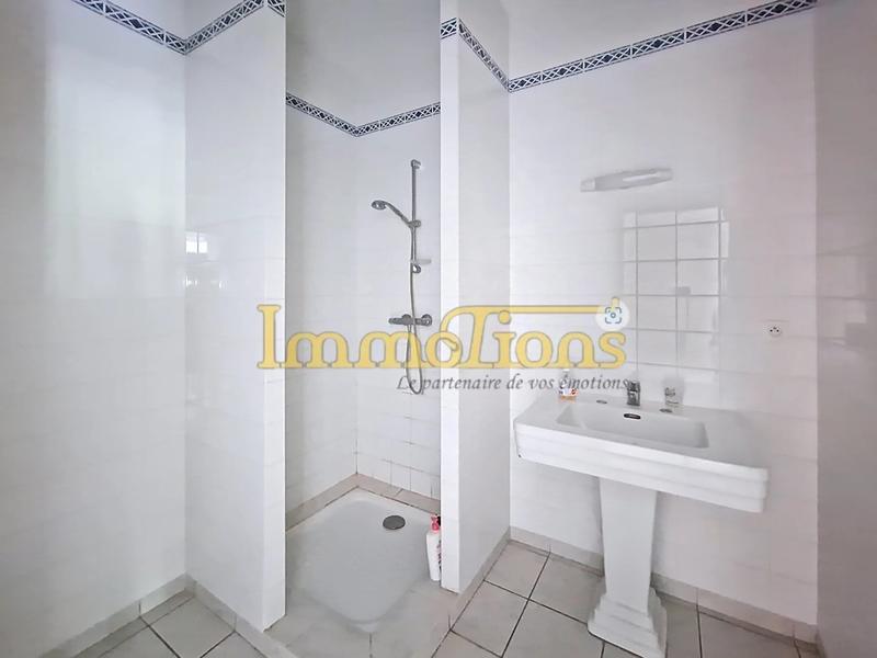 Maison - 330 m² - 9 pièces