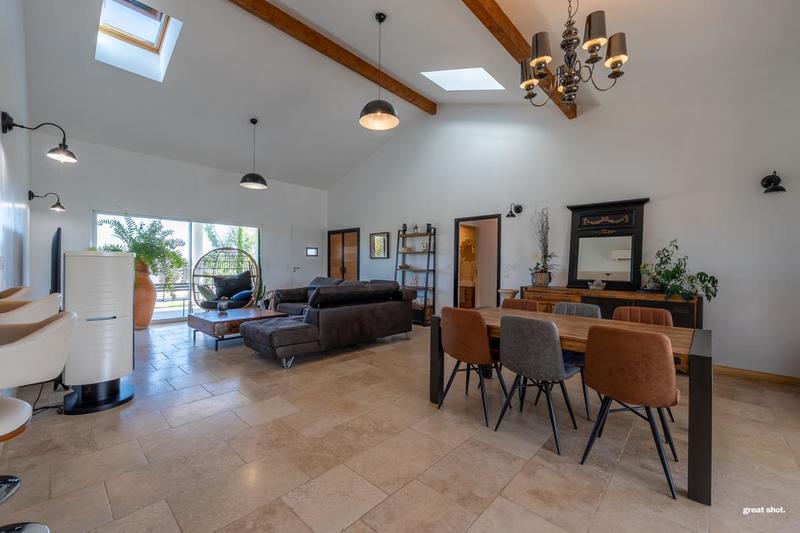 Maison - 180 m² - 5 pièces