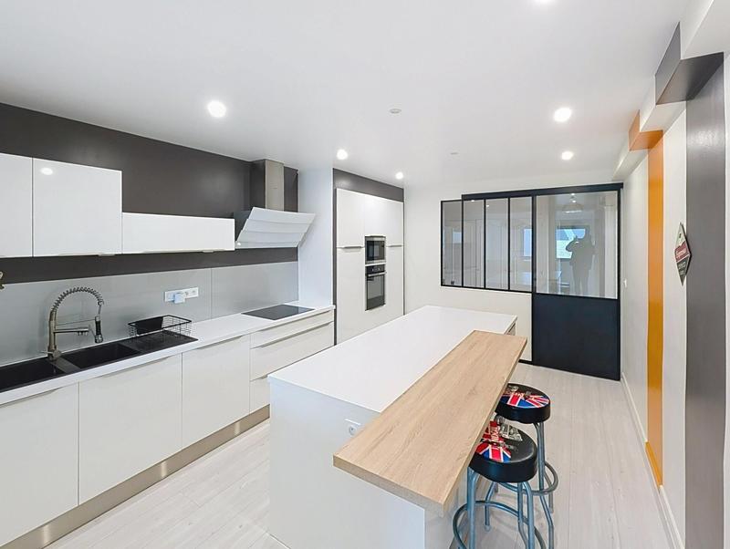 Maison - 340 m² - 10 pièces