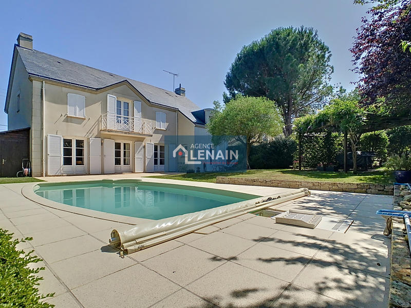 Propriété - 197 m² - 9 pièces