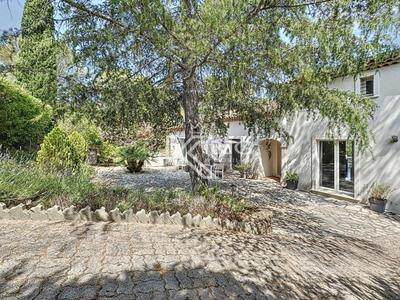 Villa - 200 m² - 6 pièces