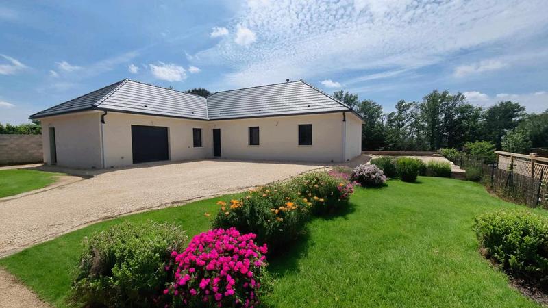 Maison - 95 m² - 4 pièces