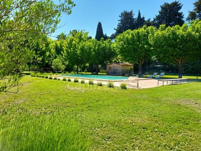 Maison - 628 m² - 9 pièces