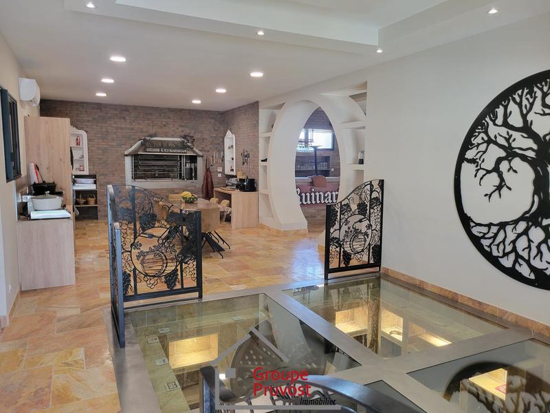 Maison - 240 m² - 5 pièces