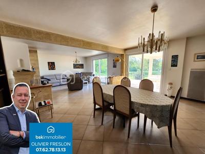 Pavillon - 233 m² - 6 pièces