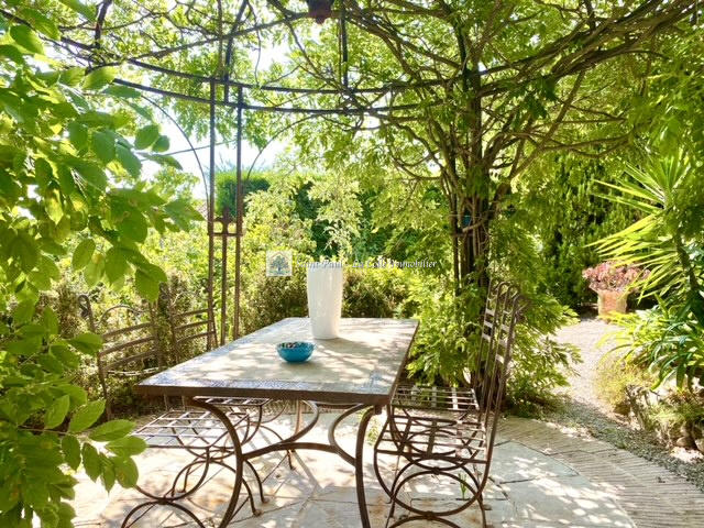 Maison - 220 m² - 6 pièces