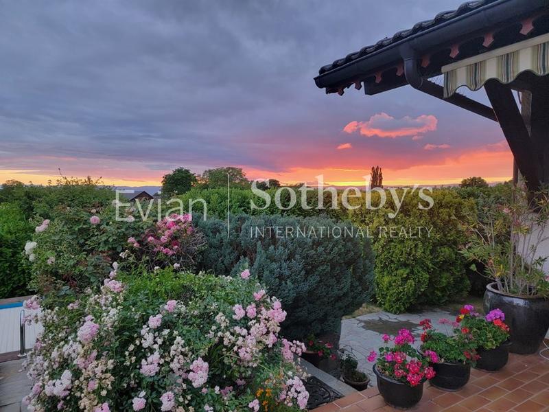 Maison - 256 m² - 10 pièces