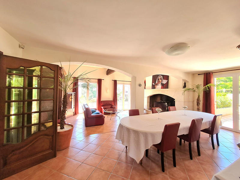 Maison - 240 m² - 8 pièces