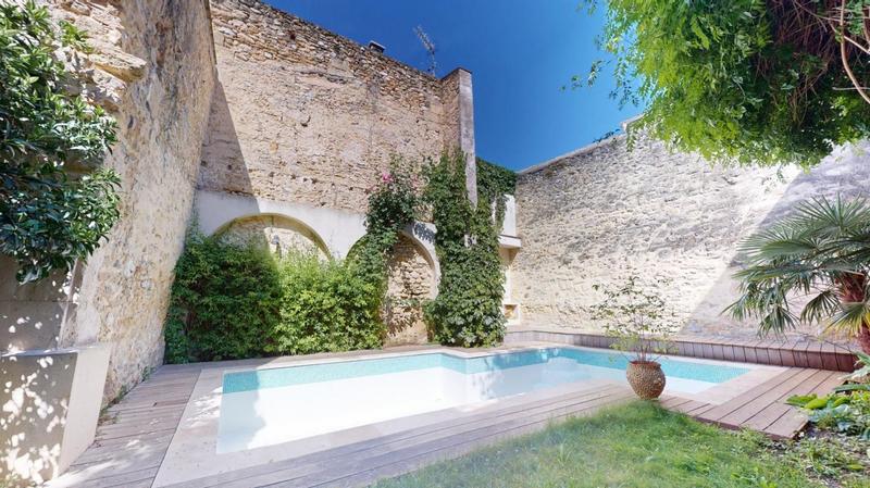 Maison - 235 m² - 5 pièces